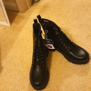 Universal Thread Size 6 Memory Foam Black Boots